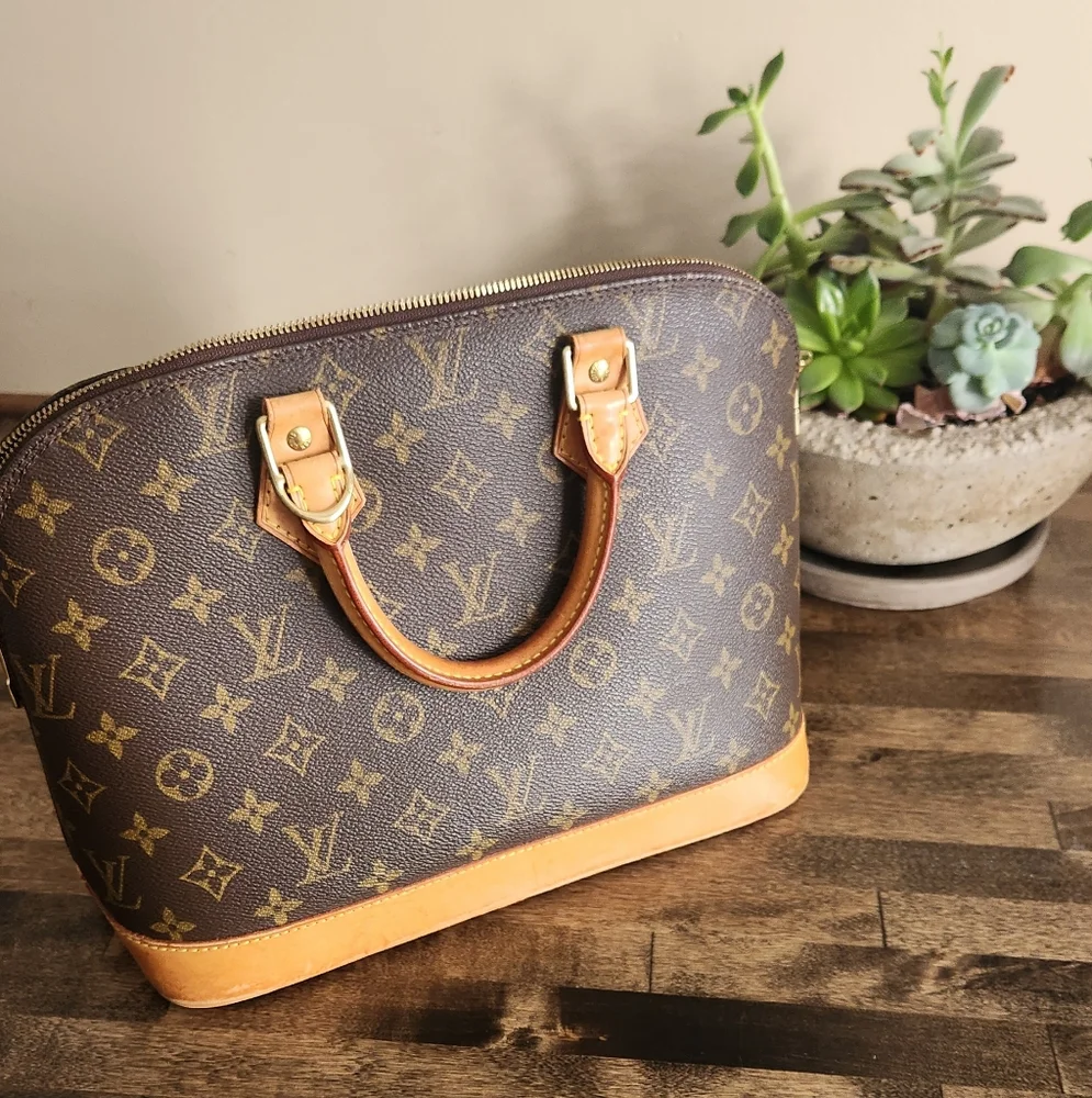 Louis Vuitton Alma Monogram - Picture 1 of 15